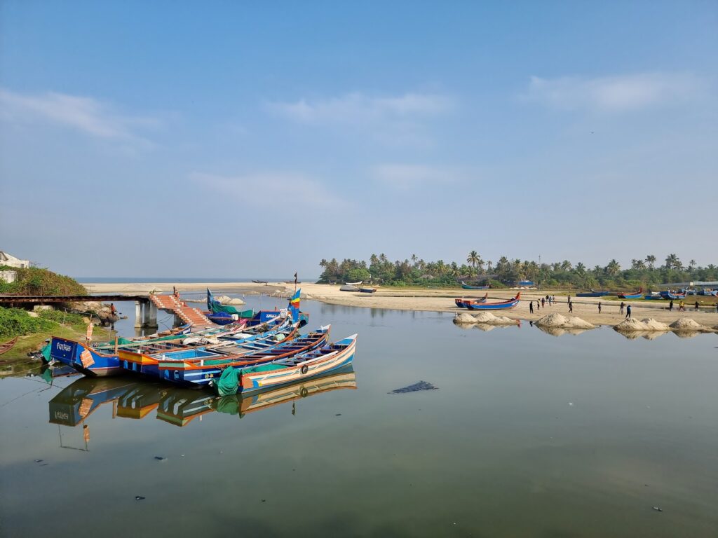 Andhakaranazhi Beach by CB