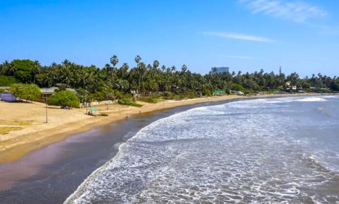 Marve Beach in Mumbai