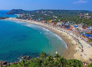 kovalam beach in thiruvananthapuram